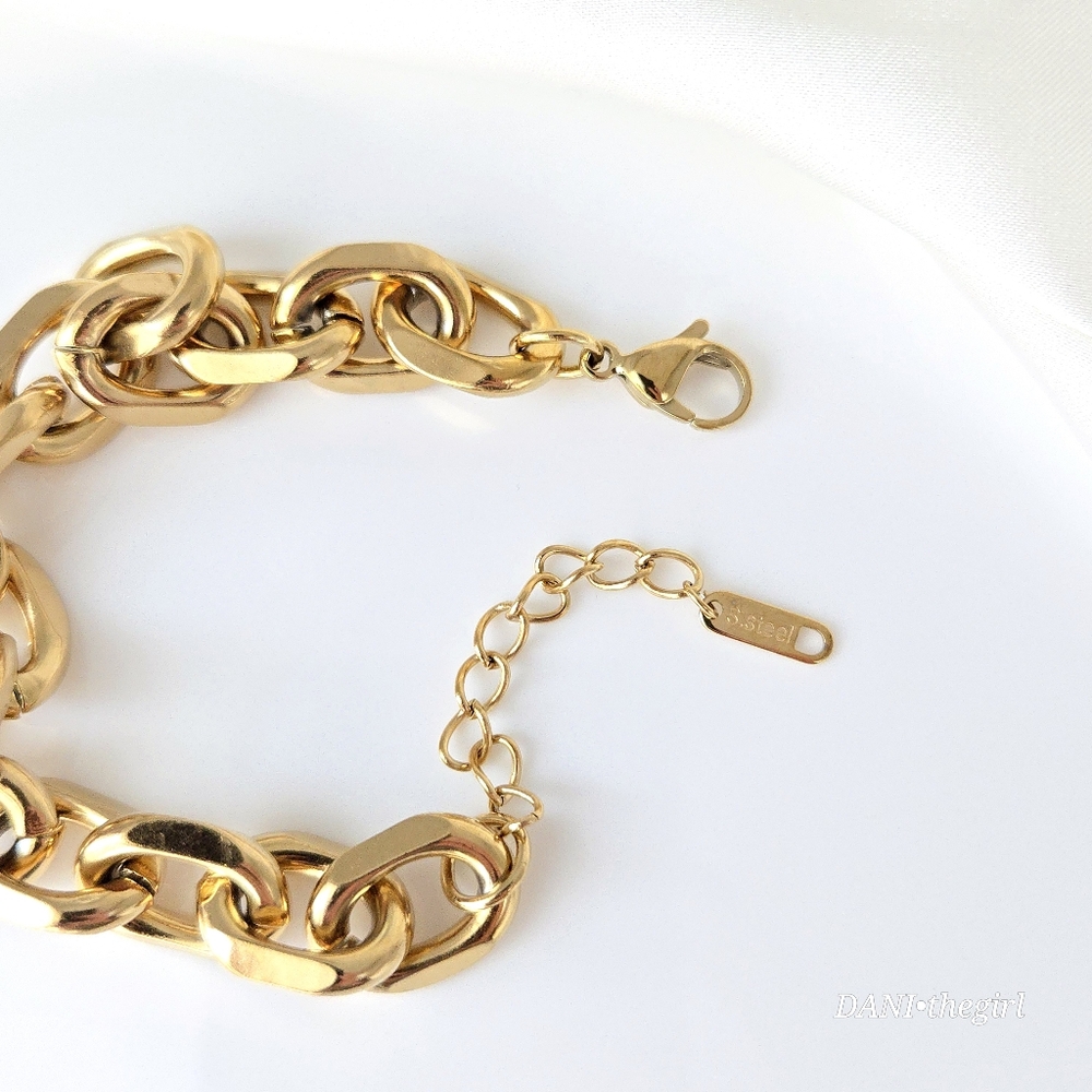 NEW Gold Chunky Link Bracelet - Picture 5 of 7